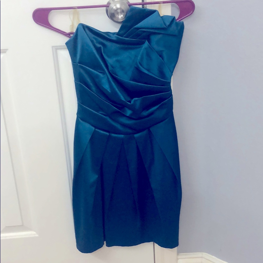 Super cute strapless dress for any event.